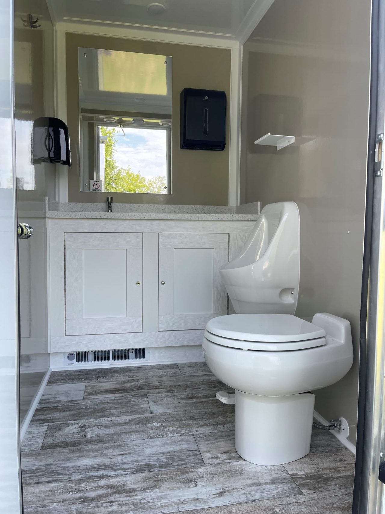 Royal Thrones | luxury portapotty, portable bathroom and porta potty