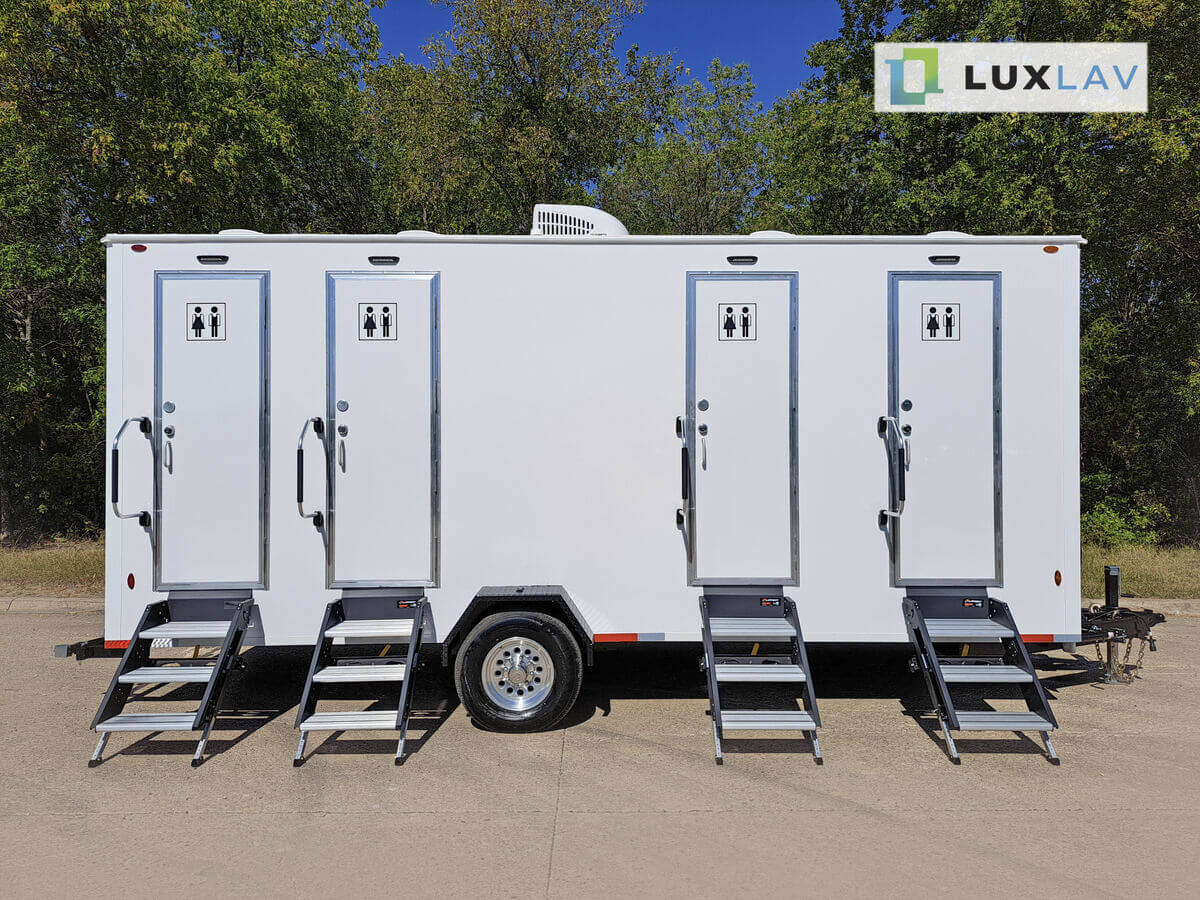 4-STATION-RESTROOM-20ft-03-EXTERIOR