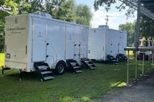Royal Thrones 600 x 400 11 (1)