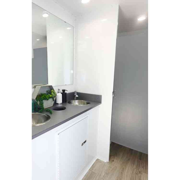2022 Used 9 Stall Restroom Trailer - Image 4